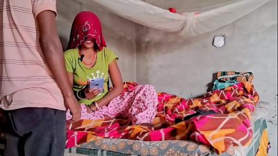 Desi Indian webseries Mami ki chut aur bhanje ka lund mami se bhanje ko phone kiya aur bulaya big dik land se chudai