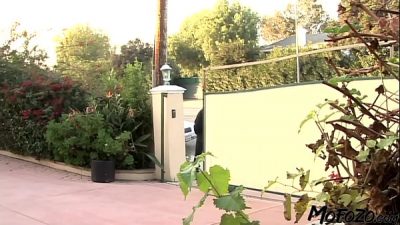 MOFOZO.com – A Horny Guy Is Fucking The Step Sis In Her Ass